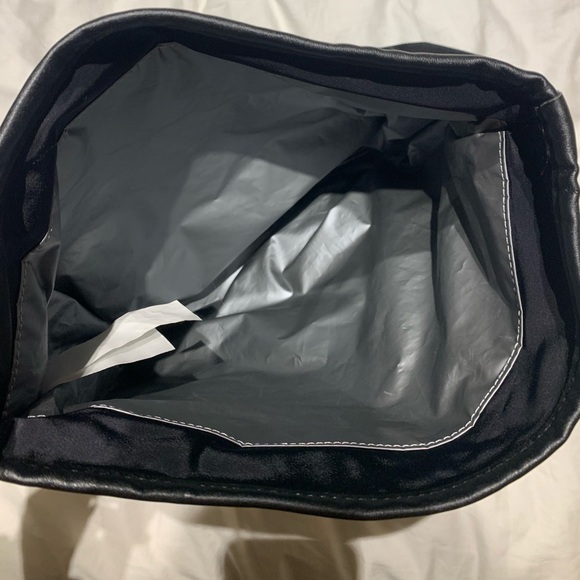 Insulated Black Lunch Bag - Picture 2 of 3